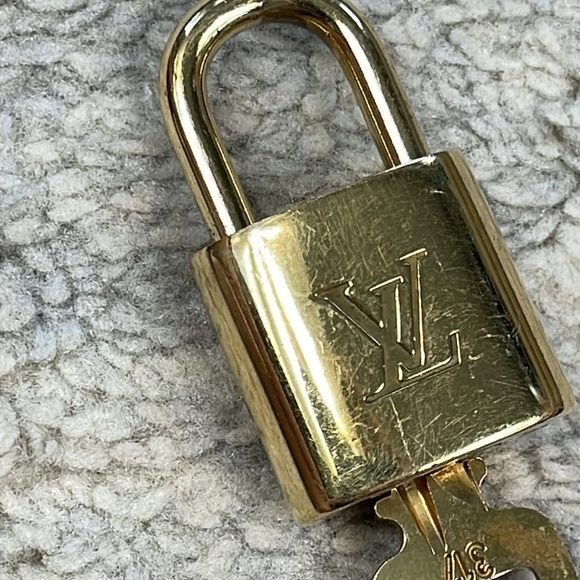 Louis Vuitton Lock and Key Gold Tone Hardware 317 - Picture 3 of 10